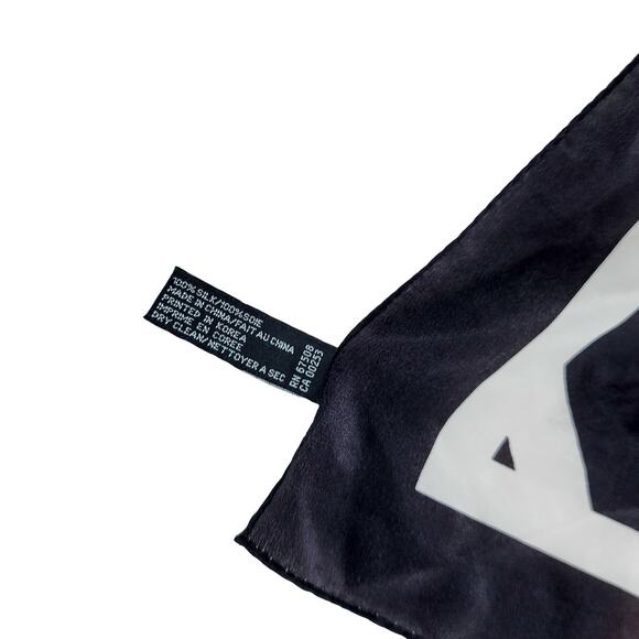 Ellen Tracy Silk Square Women’s Scarf Geometric Design Black and White - Picture 3 of 5